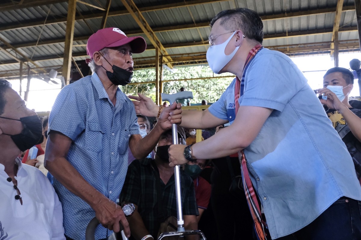 Bong Go personally delivers support to struggling workers in San Isidro, Davao Oriental; assures gov&rsquo;t support for rebel returnees